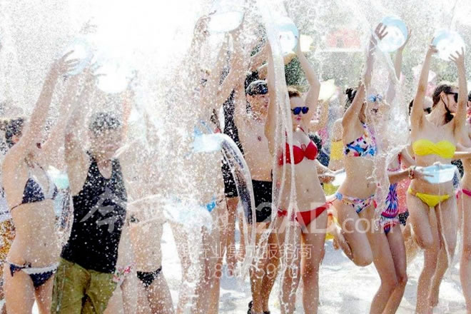  泼水节成了大家夏天的最爱